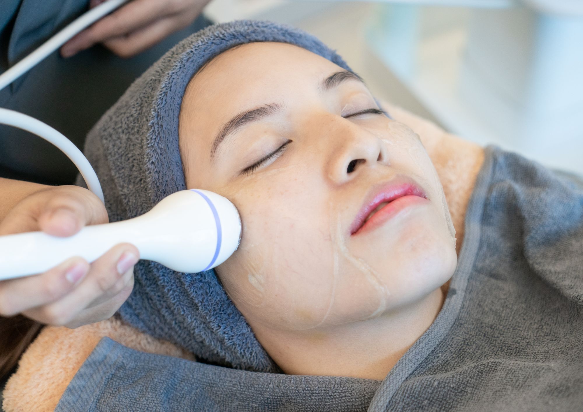 Ingin Kulit Halus dan Sehat? Coba Perawatan Microdermabrasion!